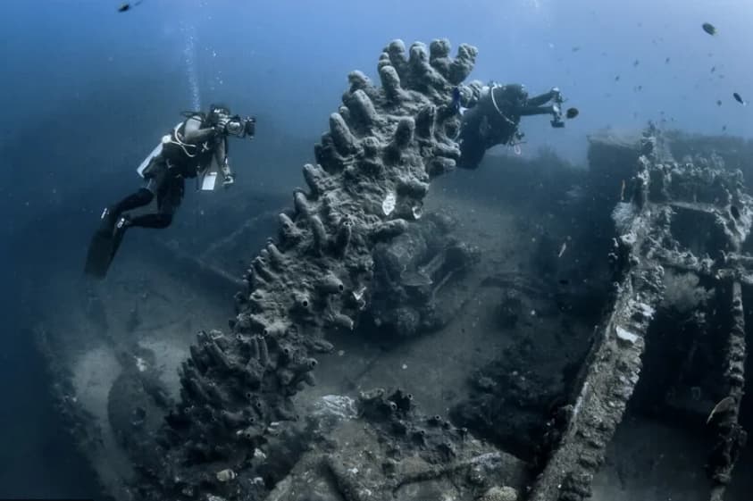 Нуркачи откриле мистерија на дното на езерото- „неидентификуван објект“ стар 200 години (ФОТО)