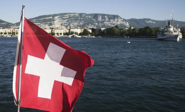 Швајцарците гласаат за воведување граѓанска служба и за данок на наследство