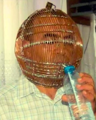 Видео: Со кафез ставен на главата се откажува од пушење цигари?!