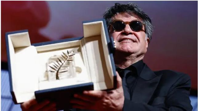 Иран го осуди наградуваниот режисер Панахи на една година затвор