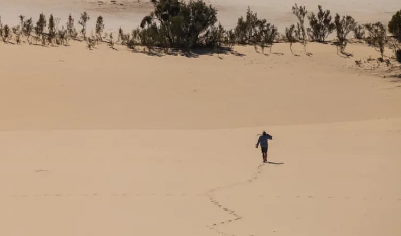 Маж бил оставен да умре во пустина- преживел 71 ден, јадејќи мравки и змии: Скелет што оди (ВИДЕО)