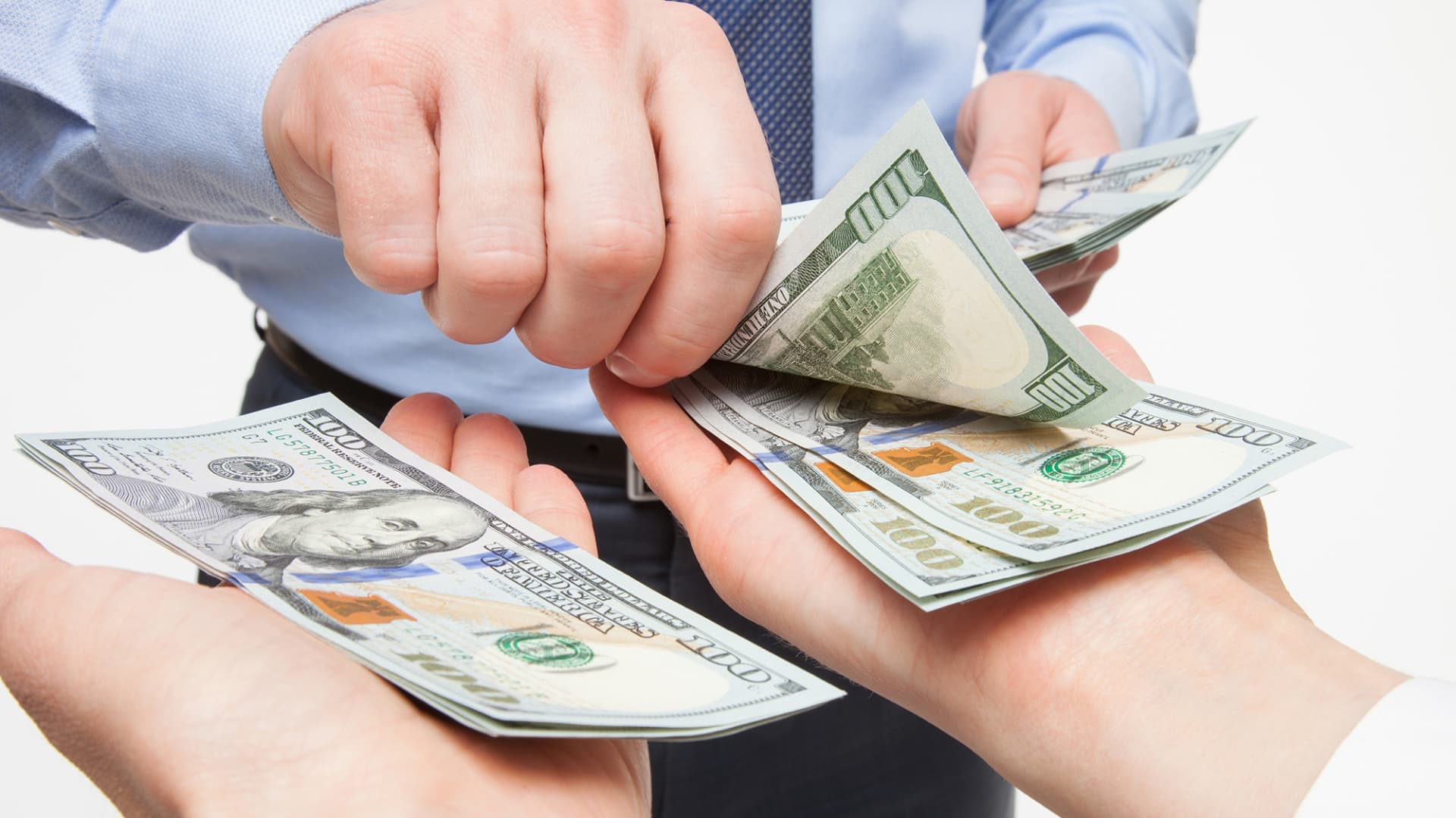 Државен службеник примал плата 10 години, а не се појавил на работа- сега ќе оди во затвор и ќе плати огромна казна