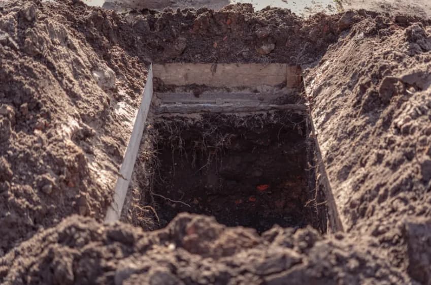 Гробари тајно отвориле 30 ковчези, општината спровела истрага: Тоа беше експеримент