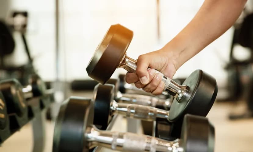 Ужасна смрт во теретана: Врз маж падна шипка за време на тренингот (Вознемирувачко видео)