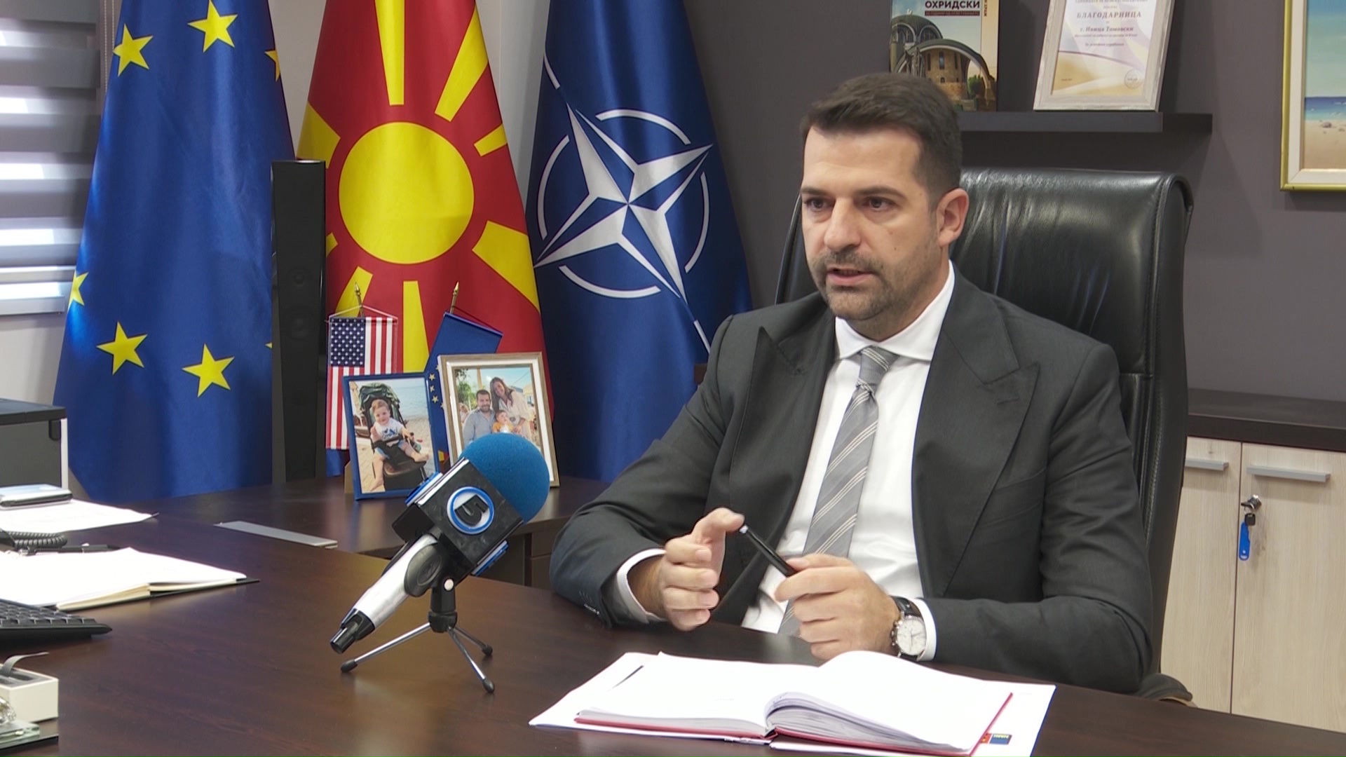 СДСМ: Нова бомба: Чистење на буџетот, 161 тендер за семејната фирма на Томовски!