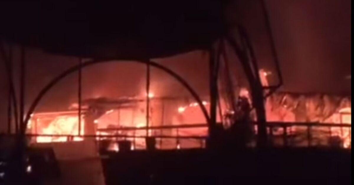 Видео: Најмалку 25 загинати во пожар во ноќен клуб во Индија