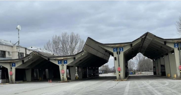 Сообраќајот на граничниот премин Меџитлија блокиран до 13 часот