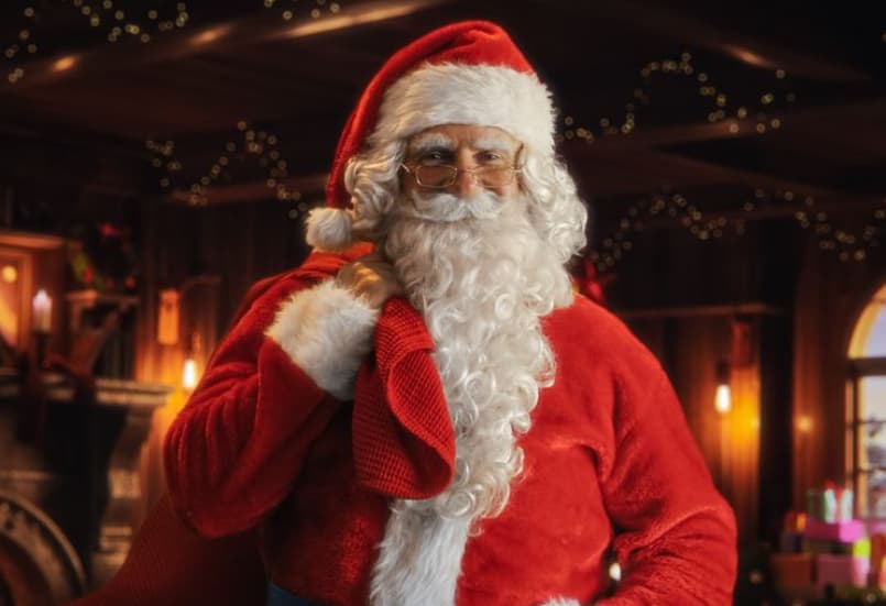 Инвазија на Дедо Мразовци во Пакистан, наместо на санки пристигнаа на камили (ВИДЕО)