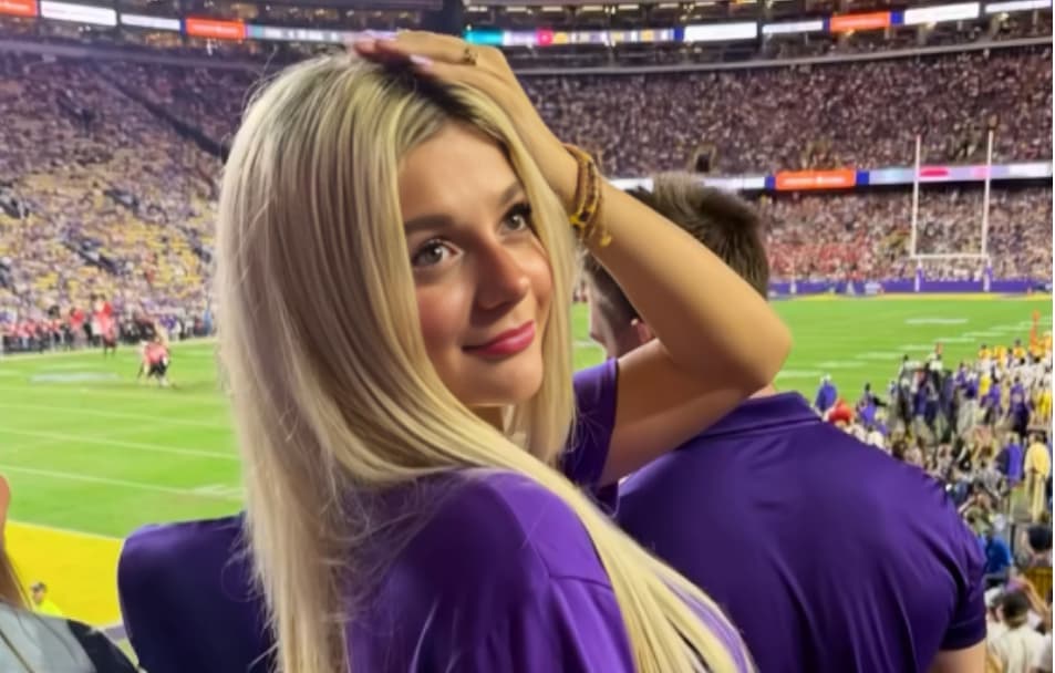 Ѕвезда на OnlyFans е уапсена- ги покажува градите среде преполн стадион (ВИДЕО)