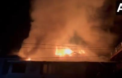 Најмалку дванаесет загинати во голем пожар во станбена зграда во Кина