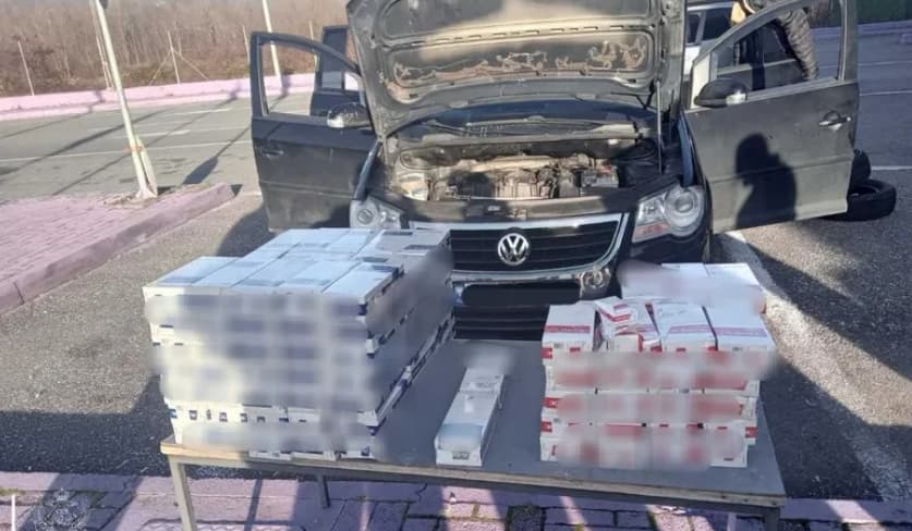 Албанец се обидел да прошверцува над илјада кутии цигари- ги скрил во моторот на автомобилот