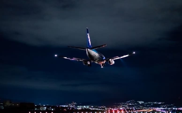 Авион се судри со автомобил при принудно слетување на автопат- ужас на Флорида (ВИДЕО)