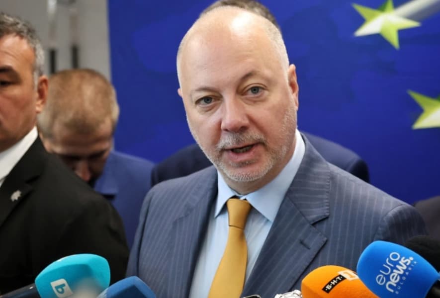 Падна владата на Бугарија, Жељазков не го издржа притисокот на народот