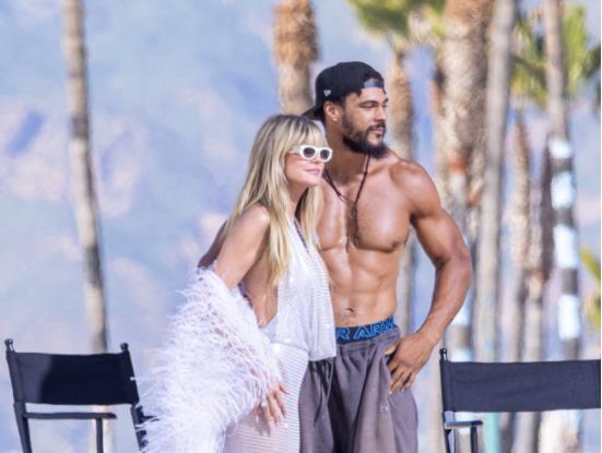 Видео- фото: Хајди Клум во танга бикини ужива на плажа