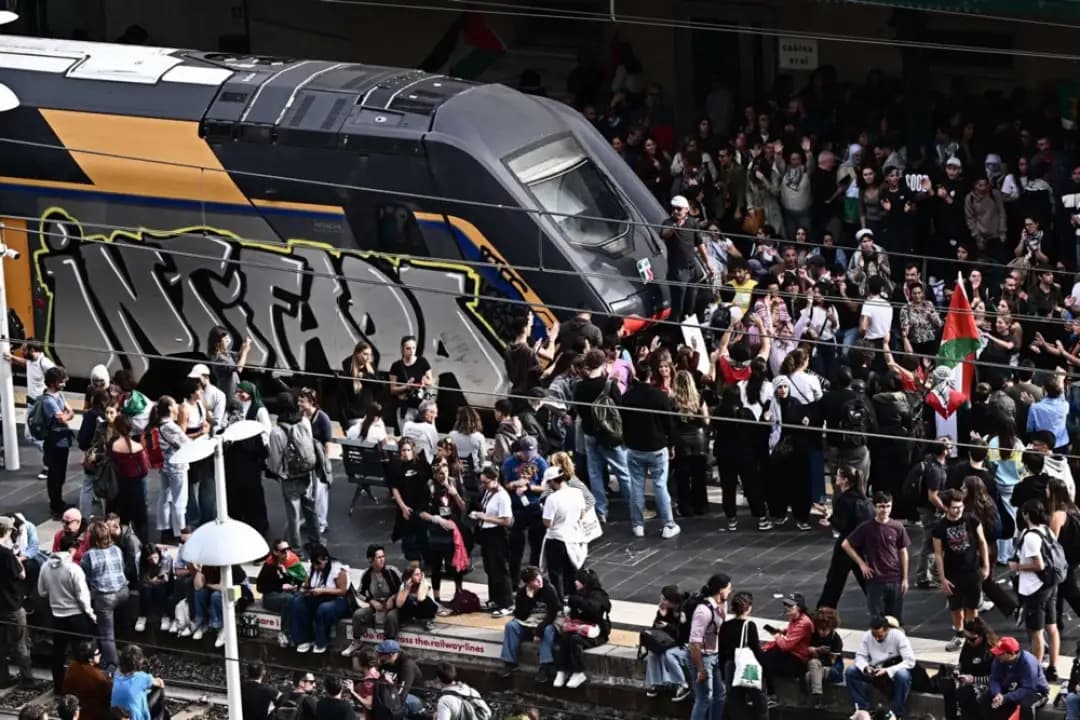 Генерален штрајк во Италија: Десетици илјади лица ги блокираа градовите - нема сообраќај, настава, јавен живот