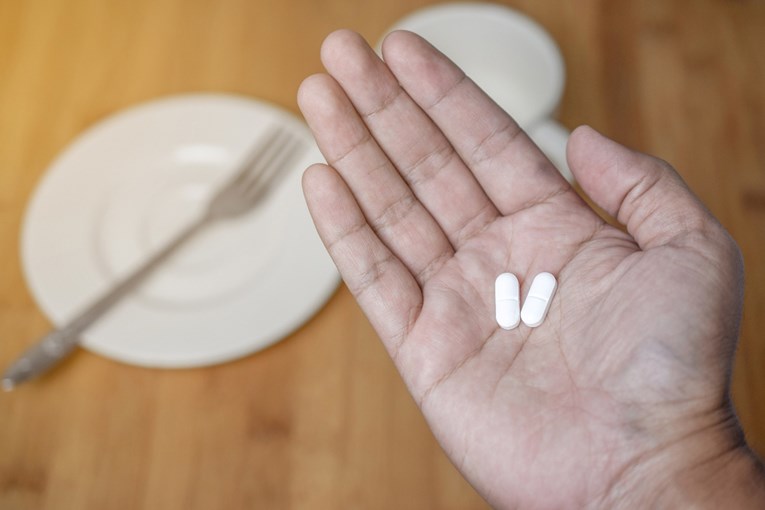 Докторите предупредуваат: Некои таблети смеат да се земаат само на празен желудник