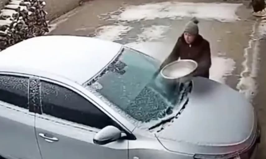 Жена реши набрзина да ја одмрзне шофершајбната- не помина добро (ВИДЕО)
