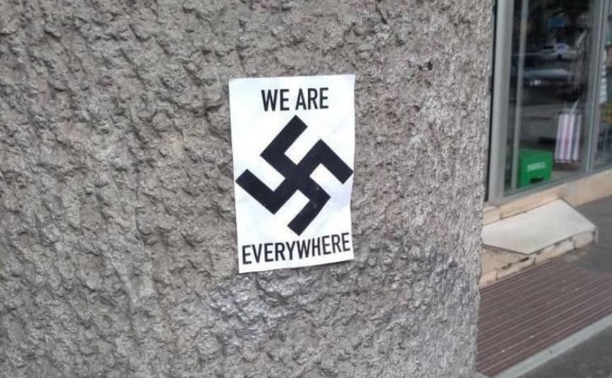 Ученици со своите тела направиле кукаст крст, го цитирале Хитлер (ФОТО)