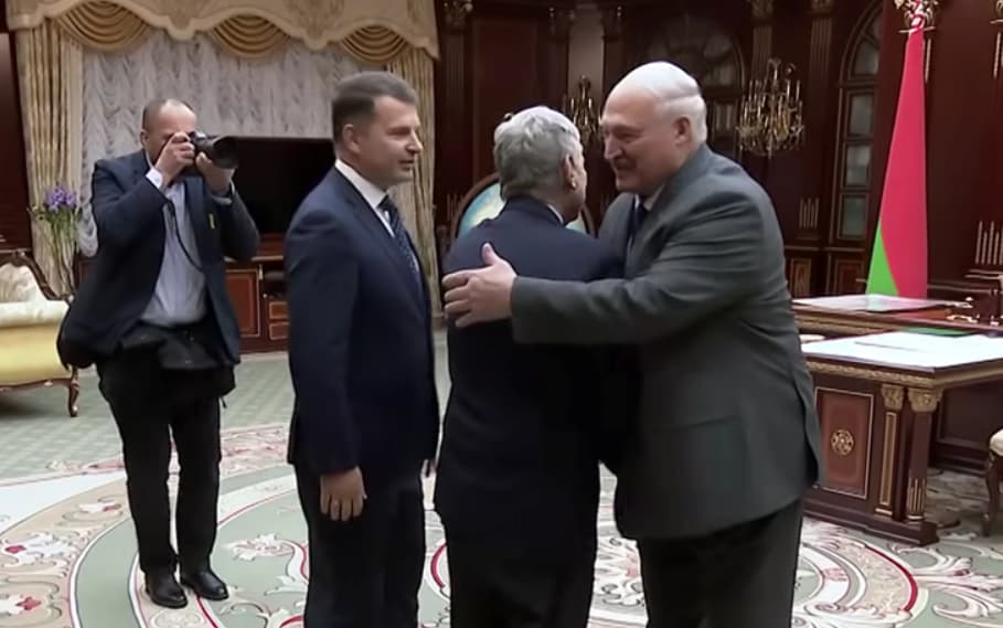 Лукашенко на средба со Коул: Импресиониран сум од неодамнешните постапки на Трамп