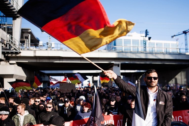 АфД сѐ повеќе го копира Трамп