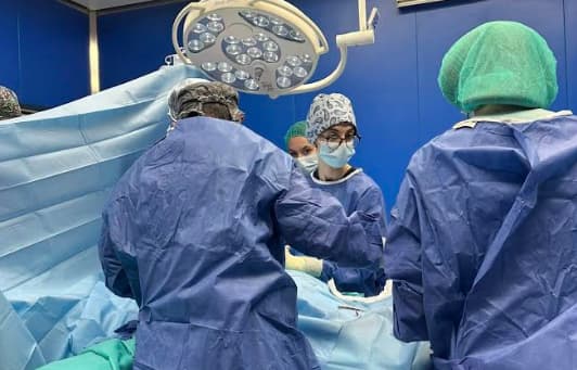 МЗ: За првпат во Македонија е изведена хируршка интервенција кај дете со ретка конгенитална деформација