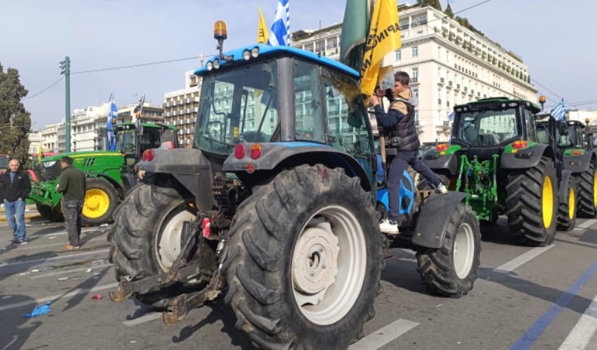 Грчките земјоделци одбија средба со Мицотакис и решија да ги интензивираат протестите