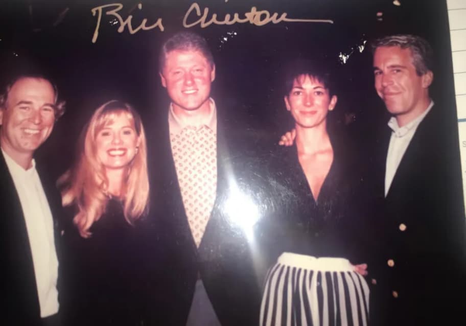 Белата куќа ги обвинува демократите за манипулација со фотографии на Епштајн