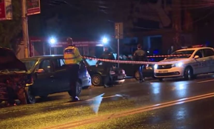 Филмска потера во Романија: Полицајци бркаат братучед на градоначалник, на крај се забил во полициско возило (ВИДЕО)