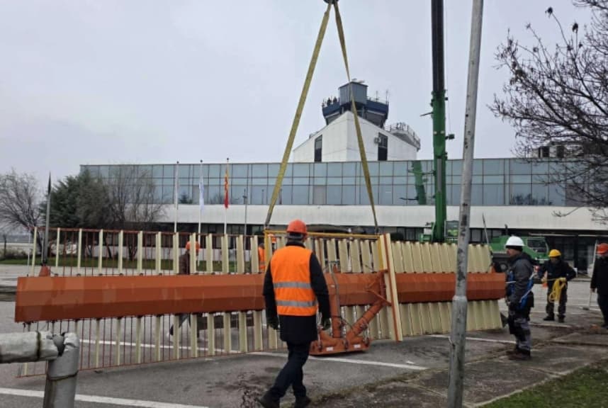 Започна демонтажата на стариот радар на Аеродромот Скопје, авионскиот сообраќај се одвива непречено