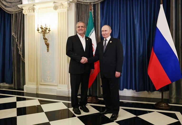 Русија ја зајакнува поддршката за Иран