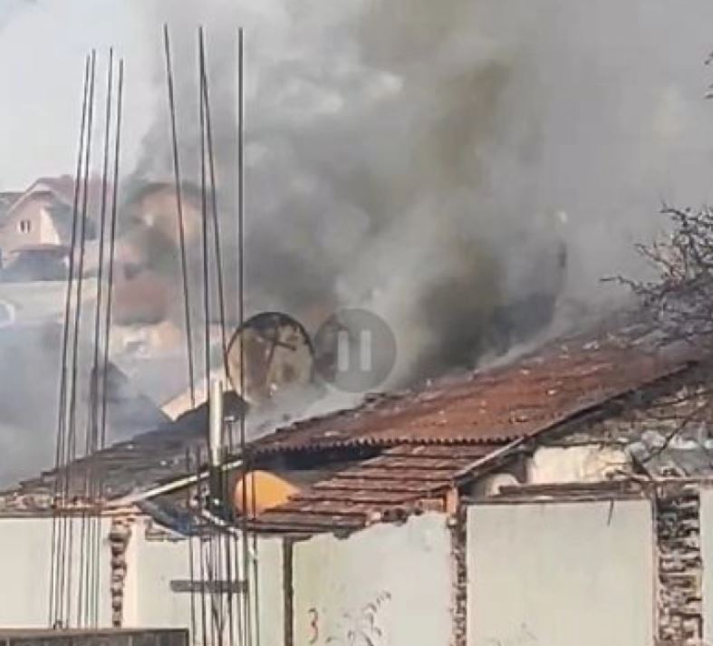 Изгоре куќа во пожар во Неготино