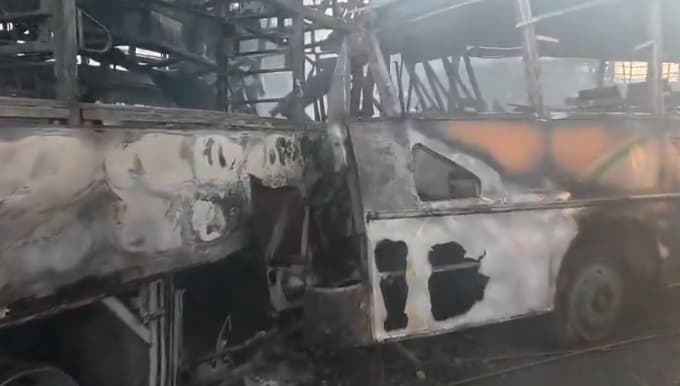 Карамбол на пат во Индија: Најмалку 13 загинати, над 100 повредени (ВИДЕО)