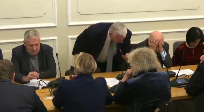 Скандал во полскиот парламент: Довидување, кретени! (ВИДЕО)