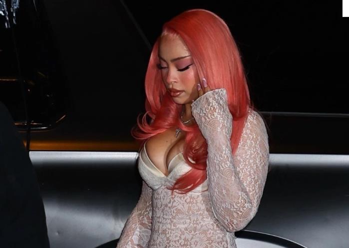 Фото: Контроверзната убавица под критики поради проѕирниот фустан на детската премиера