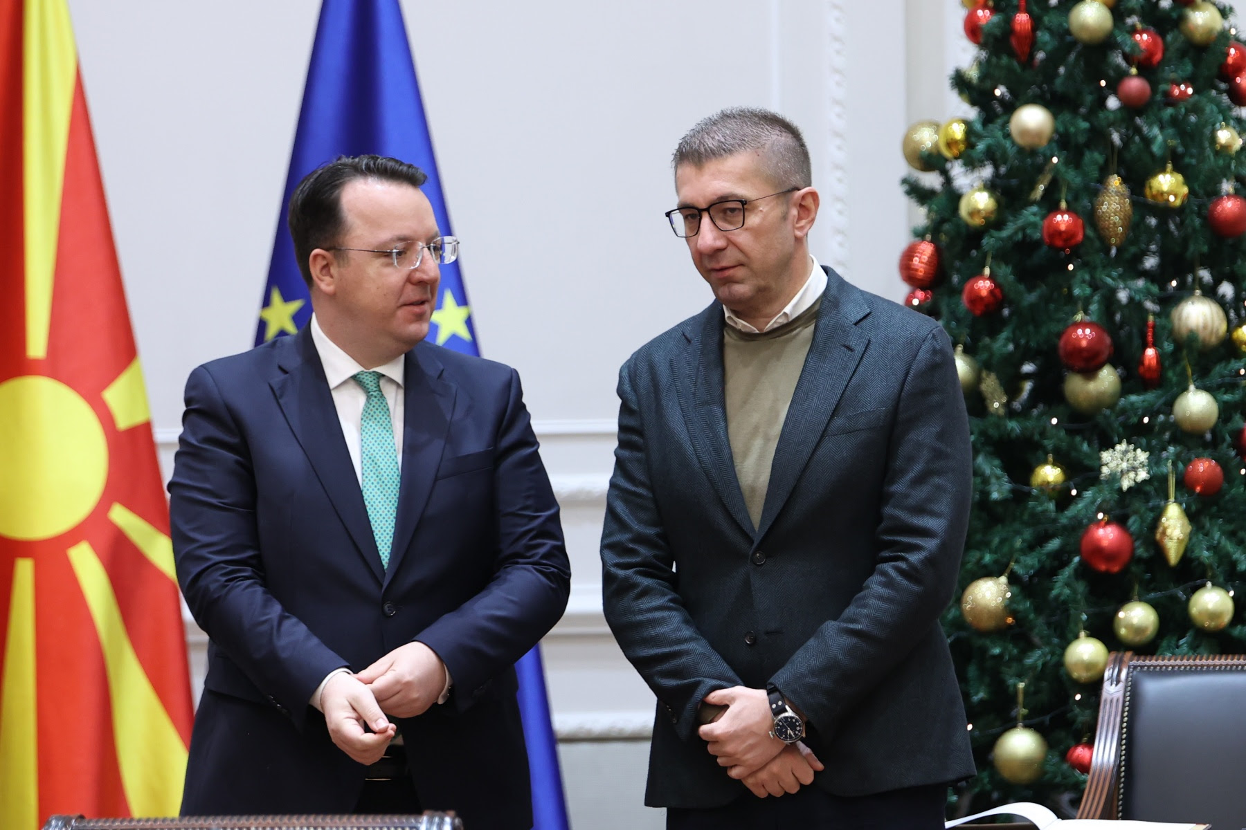 Мицкоски: Започнува инвестиција од 21 милион евра за набавка на нови електрични локомотиви со поддршка на ЕБРД