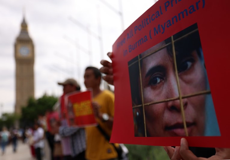 Воената хунта на Мјанмар амнестираше 6.100 затвореници на Денот на независноста