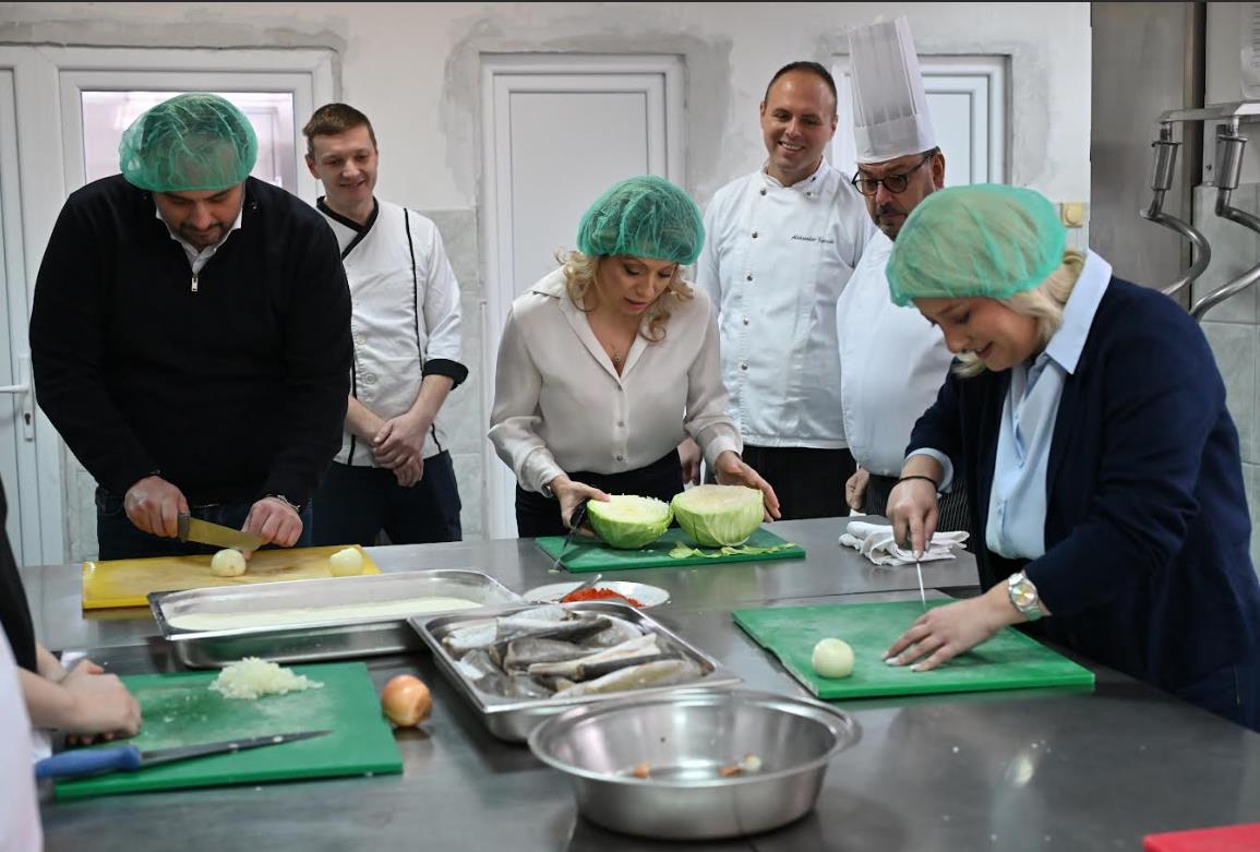 Градоначалникот Ѓорѓиевски, заедно со сопругата Мартина и сопругата на Премиерот во акција за најранливите категории сограѓани