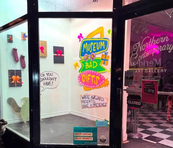 Музеј на лоши подароци отворен во Канада: Лошото за еден- вредно за друг