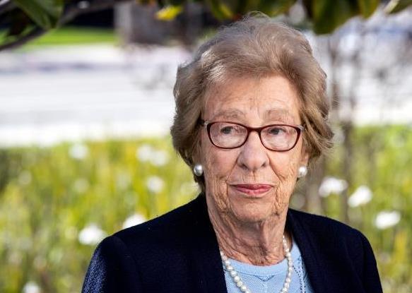 Полусестрата на Ана Франк, Ева Шлос, која го преживеа „Аушвиц“, почина на 96 години