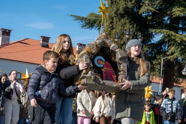Со Бадникови поворки и посна трпеза стружани го дочекуваат Христовото раѓање