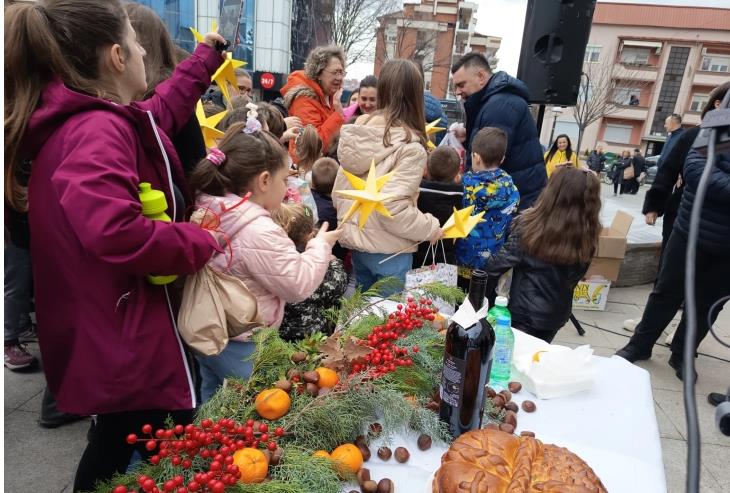 Христовото раѓање најавено со Бадникова поворка во Кавадарци,над четири илјади оброци бадников посен оброк поделени во Кавадарци