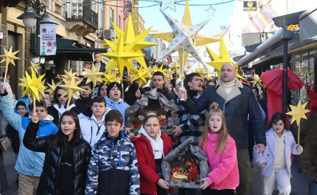 Од пладне до полноќ на Бадник во Битола, Спилеон од картонска кутија - уште една незаборавна традиција