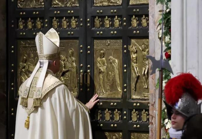 Папата Лав Четиринаесетти ја затвори светата врата на базиликата „Свети Петар“