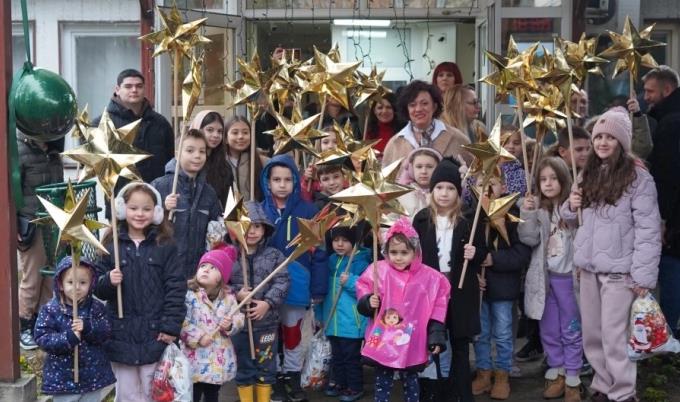 Коледарчињата од Кисела Вода во Бадниковата поворка