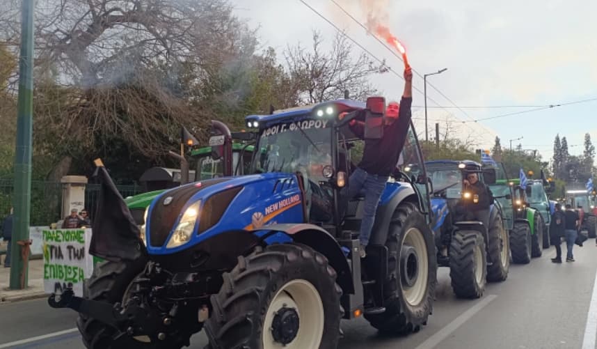 Грчките земјоделци започнуваат 48-часовна блокада низ цела Грција – ќе ги затворат граничните премини Евзони и Ники