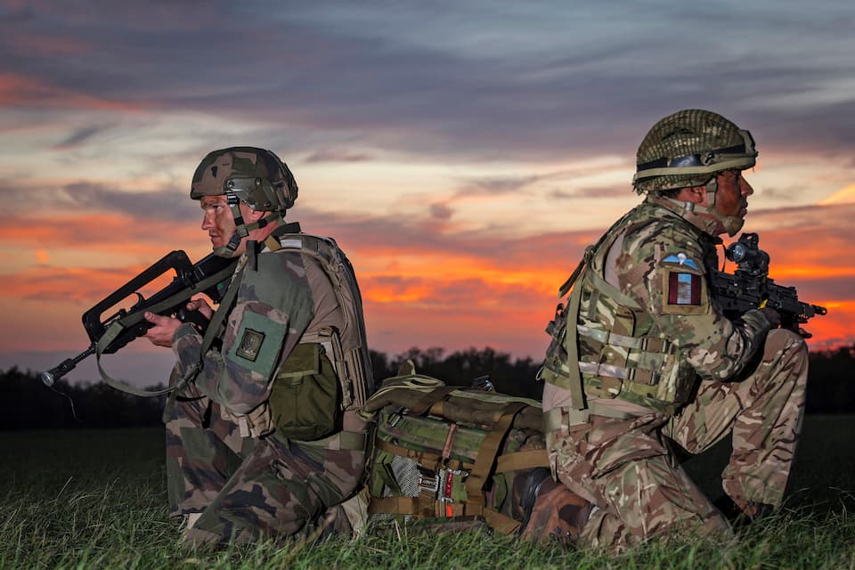 Британија и Франција ќе испратат до 15.000 војници во Украина како помош