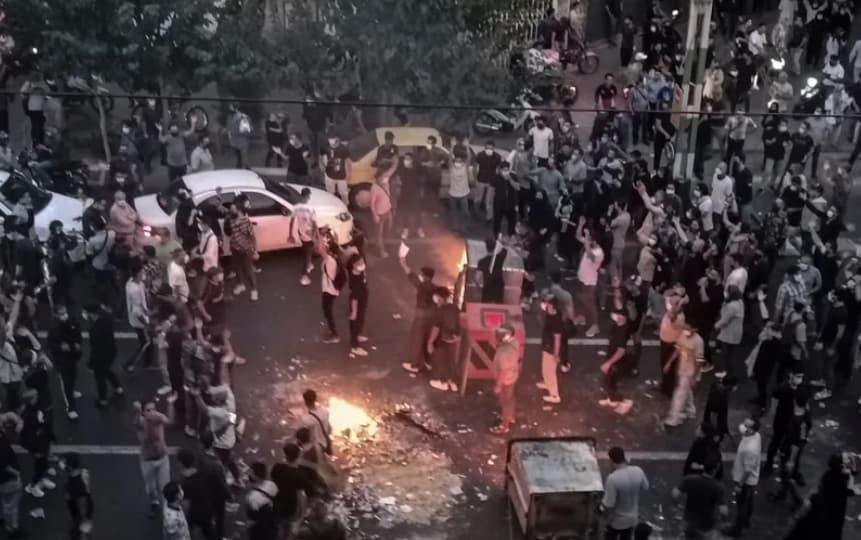 Режимот во Техеран се закани: Учесниците во протестите се соочуваат со смртна казна