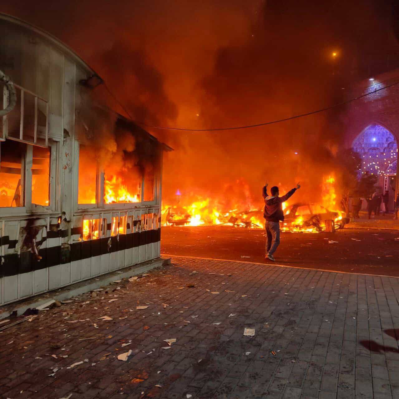 Насилните протести во Иран не стивнуваат- огромен скок на бројот на загинати демонстранти, над 450 (ВИДЕО)