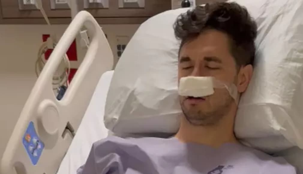 Се разбудил по операција на колено и проговорил странски јазик- сопругата и докторите во шок