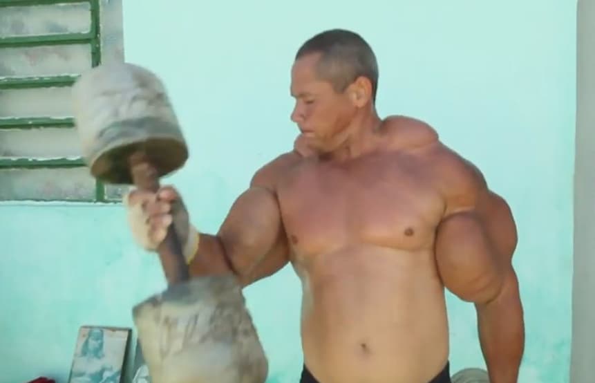 Почина „Попај“- во рацете вбризгувал минерално масло и алкохол